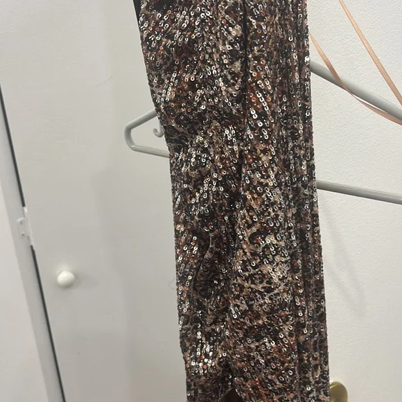 Too small - Picture 7 of 8